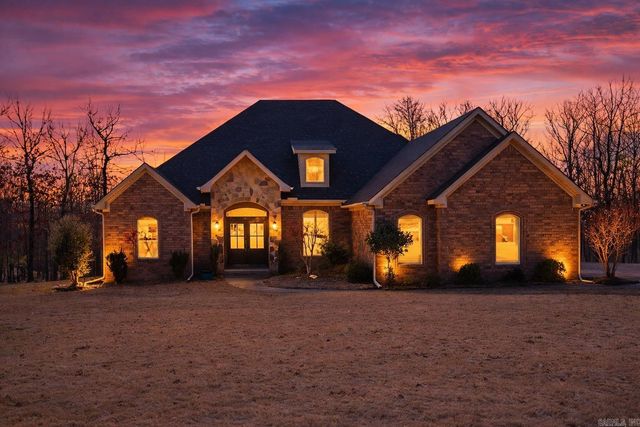 1195 Westcliffe Dr, Little Rock, AR 72210