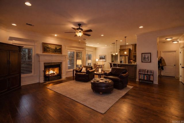 1195 Westcliffe Dr, Little Rock, AR 72210