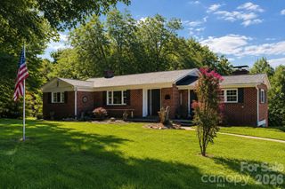 2210 19th Avenue SE, Hickory, NC 28602