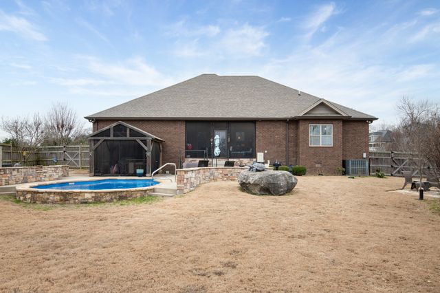 605 Concord Dr, Gallatin, TN 37066