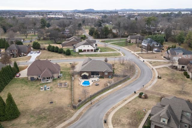 605 Concord Dr, Gallatin, TN 37066