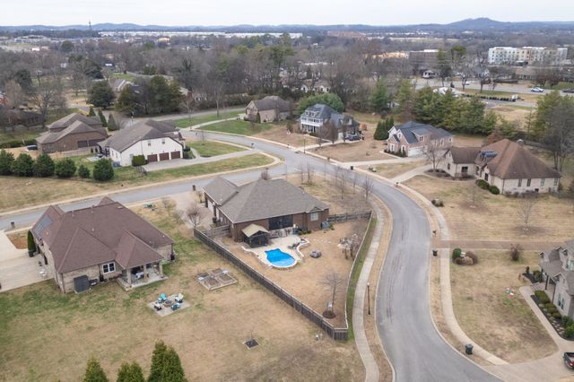 605 Concord Dr, Gallatin, TN 37066