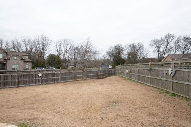 605 Concord Dr, Gallatin, TN 37066