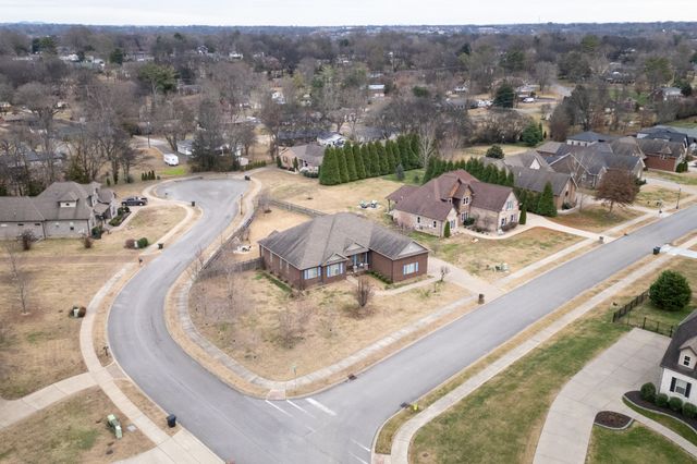 605 Concord Dr, Gallatin, TN 37066