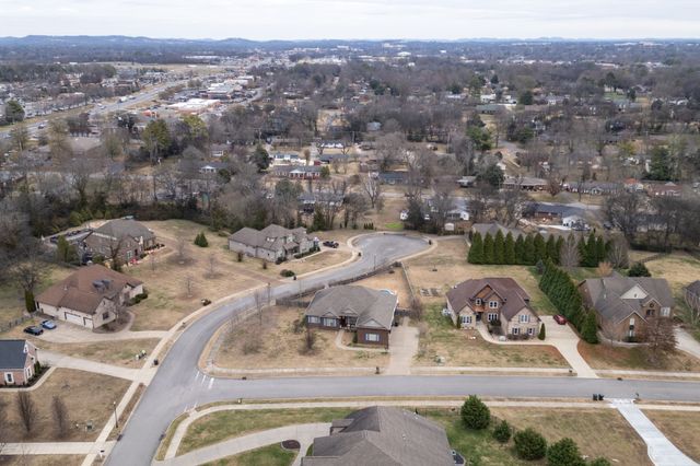 605 Concord Dr, Gallatin, TN 37066