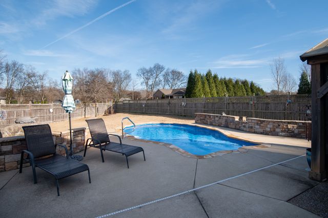 605 Concord Dr, Gallatin, TN 37066