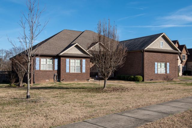 605 Concord Dr, Gallatin, TN 37066