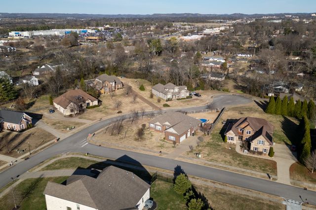 605 Concord Dr, Gallatin, TN 37066