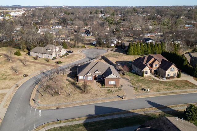 605 Concord Dr, Gallatin, TN 37066