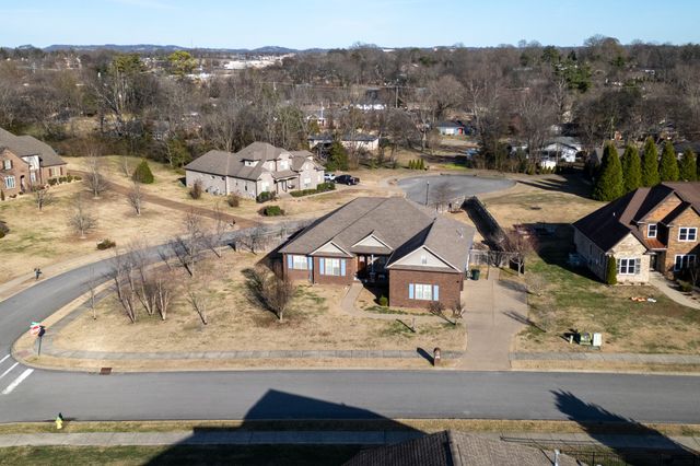 605 Concord Dr, Gallatin, TN 37066