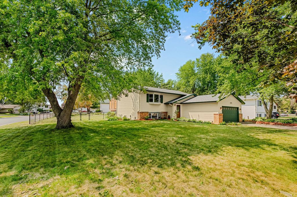 406 Schilling Circle NW, Forest Lake, MN 55025 — exterior