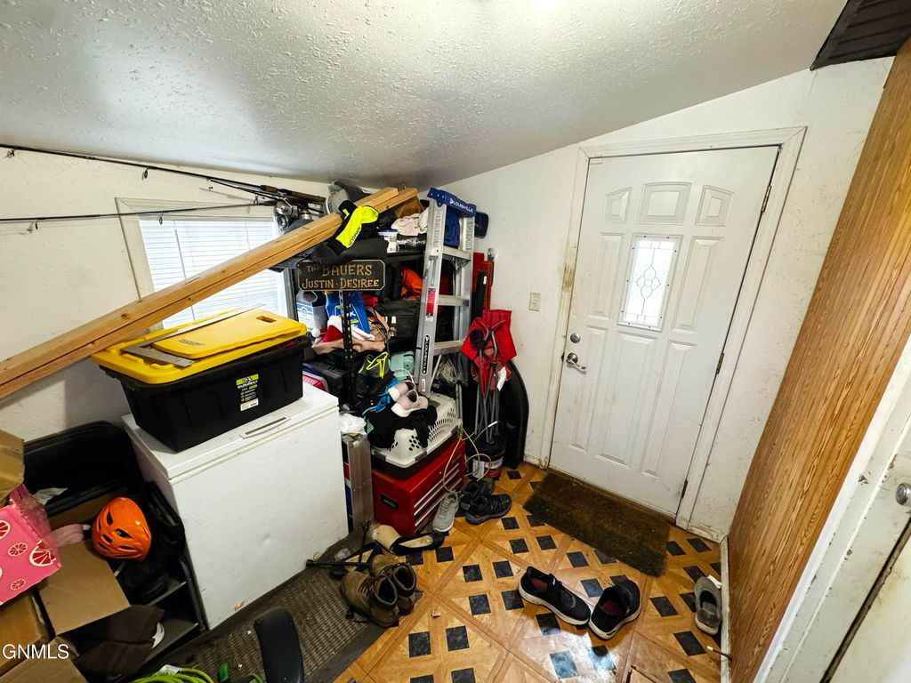 203 Deer Street, Mandan, ND 58554 photo 13