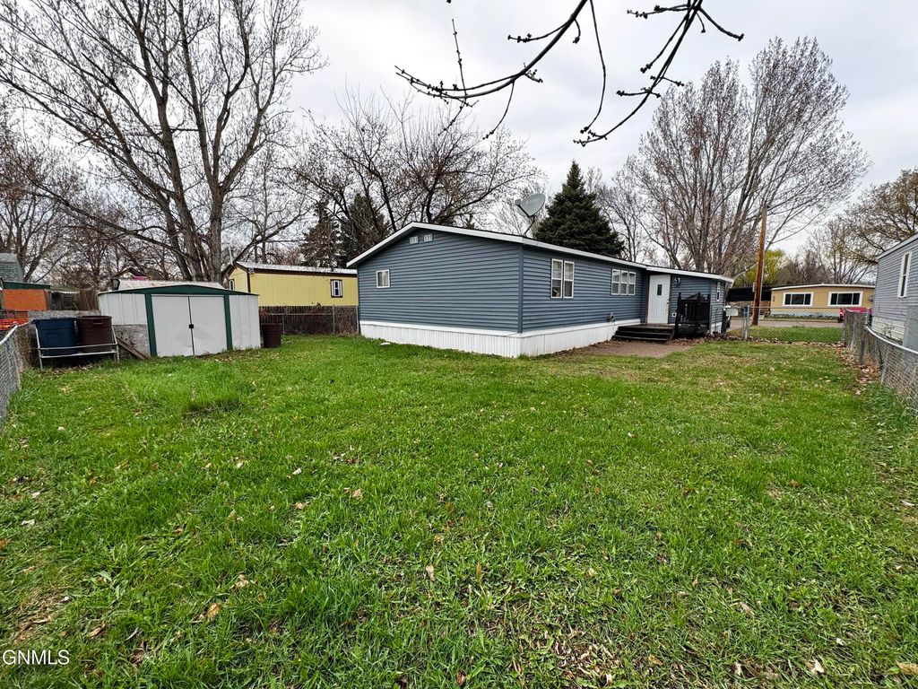 203 Deer Street, Mandan, ND 58554 photo 4