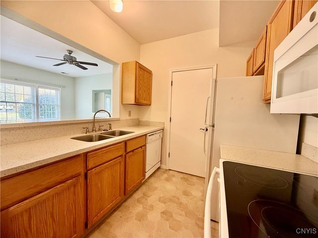 2402 Pipers Court, Lysander, NY 13027