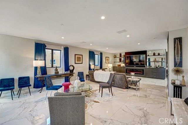 2012 S Curson, Los Angeles, CA 90016