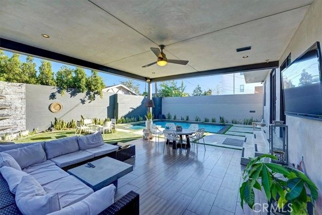 2012 S Curson, Los Angeles, CA 90016