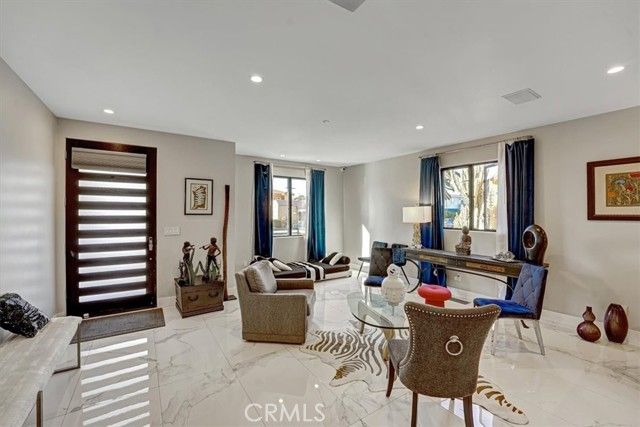 2012 S Curson, Los Angeles, CA 90016