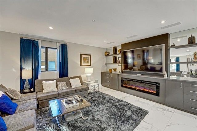 2012 S Curson, Los Angeles, CA 90016