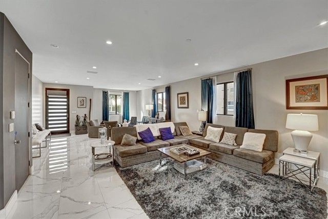 2012 S Curson, Los Angeles, CA 90016