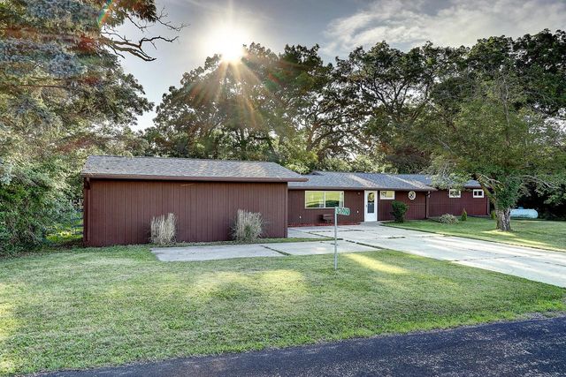 N6539 Peck Station ROAD, Elkhorn, WI 53121