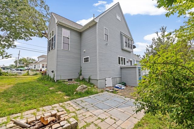 12 Dogwood Ln, Wareham, MA 02571
