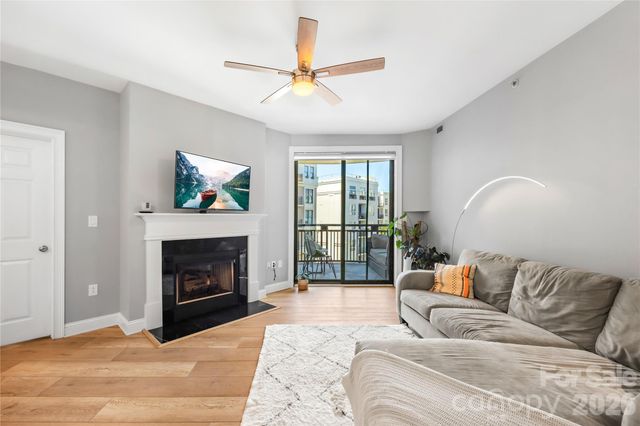 718 W Trade Street 603, Charlotte, NC 28202
