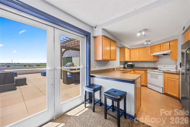 718 W Trade Street 603, Charlotte, NC 28202