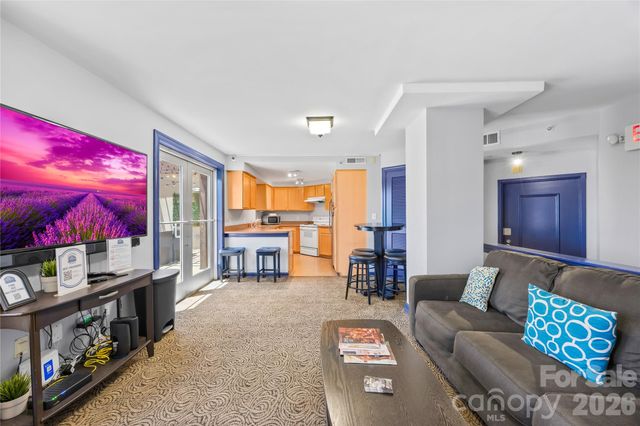 718 W Trade Street 603, Charlotte, NC 28202