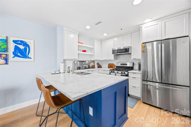 718 W Trade Street 603, Charlotte, NC 28202