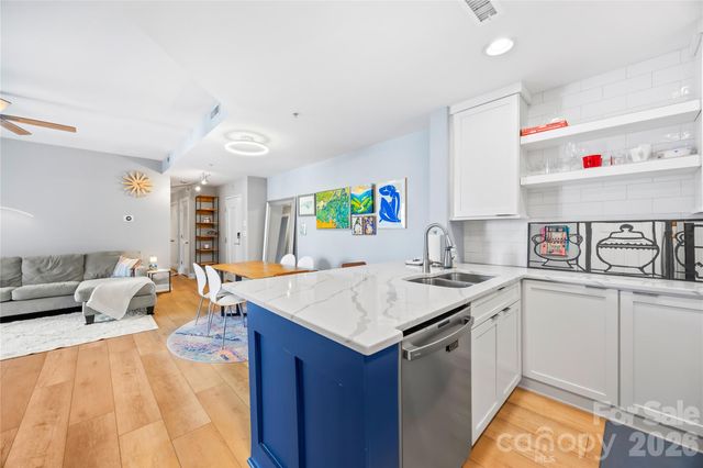 718 W Trade Street 603, Charlotte, NC 28202