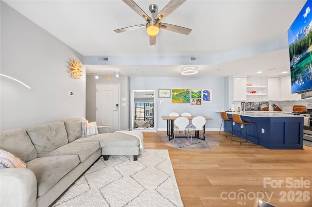 718 W Trade Street 603, Charlotte, NC 28202