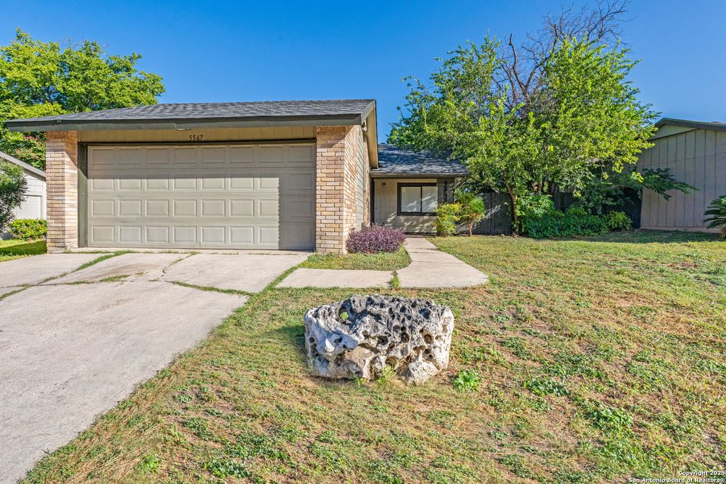 5567 Kissing Oak, San Antonio, TX 78247