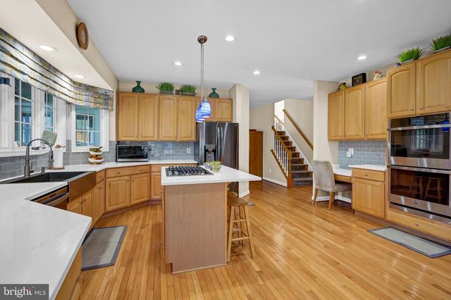 7366 HUNTERS OAK CT, Springfield, VA 22150