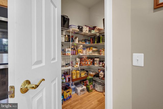 7366 HUNTERS OAK CT, Springfield, VA 22150