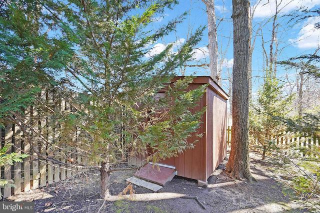 7366 HUNTERS OAK CT, Springfield, VA 22150