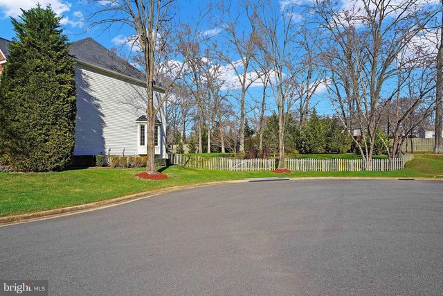 7366 HUNTERS OAK CT, Springfield, VA 22150