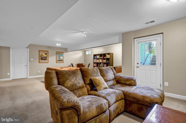 7366 HUNTERS OAK CT, Springfield, VA 22150