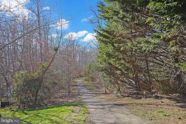 7366 HUNTERS OAK CT, Springfield, VA 22150