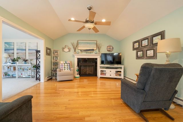 3 Lynne Rd, Wareham, MA 02571