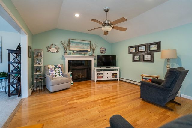 3 Lynne Rd, Wareham, MA 02571