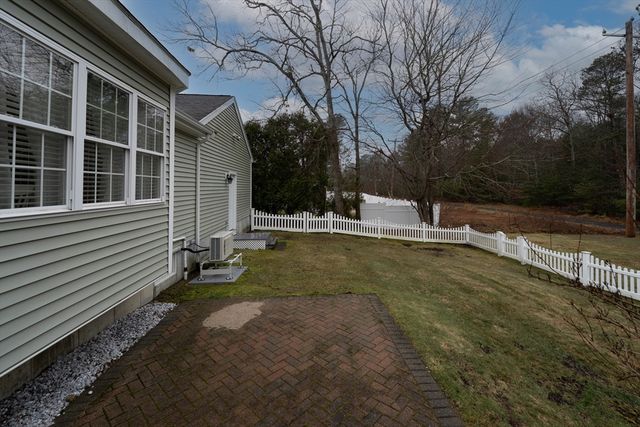3 Lynne Rd, Wareham, MA 02571