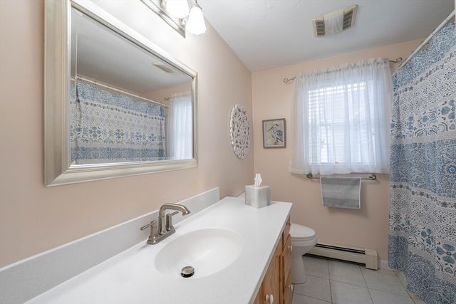 3 Lynne Rd, Wareham, MA 02571