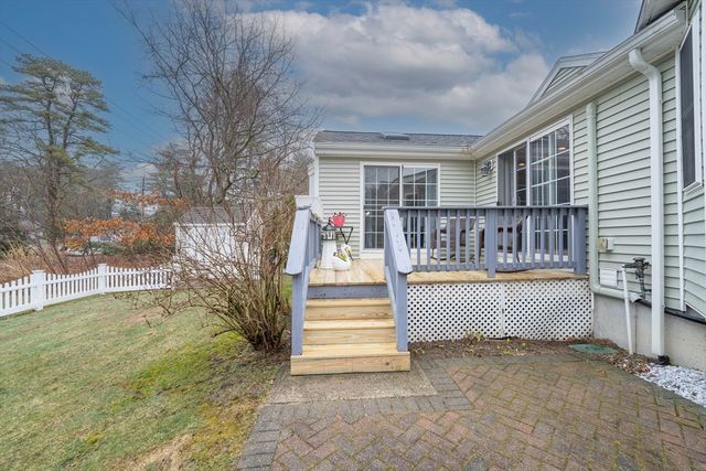 3 Lynne Rd, Wareham, MA 02571