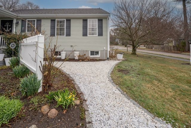 3 Lynne Rd, Wareham, MA 02571