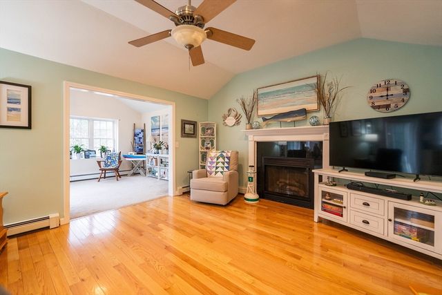 3 Lynne Rd, Wareham, MA 02571