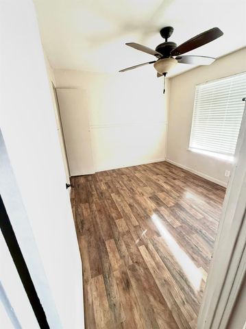 826 1st St, Livingston, CA 95334