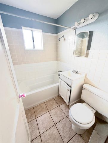 826 1st St, Livingston, CA 95334