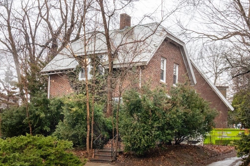 52 Southbourne Rd 52, Boston, MA 02130