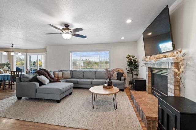 1029 W Crestview Rd, Spokane, WA 99224