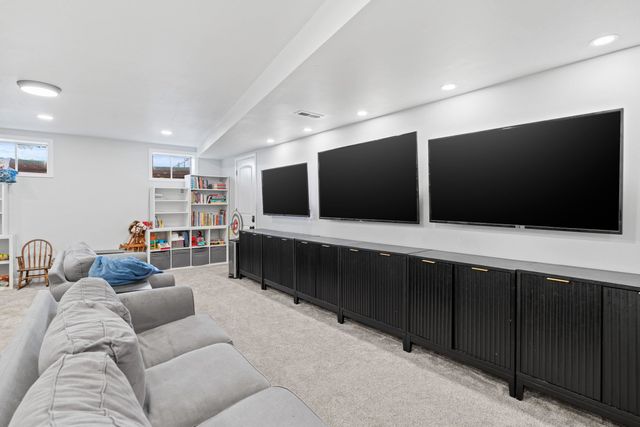 1029 W Crestview Rd, Spokane, WA 99224